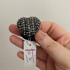 t/o Black Crystal Heart Ring